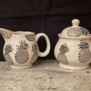 Signature Pineapple Sugar and Creamer Set in Black and White